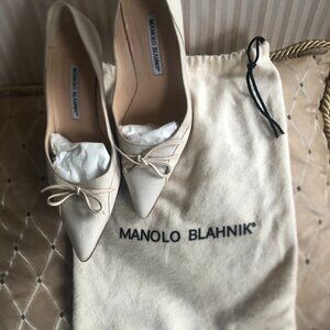 Authentic Manolo Blahnik shoes 38 1/2 Ivory/Cream leather, Linen at toe/trim EUC